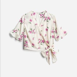 Lush flower blouse with tie details